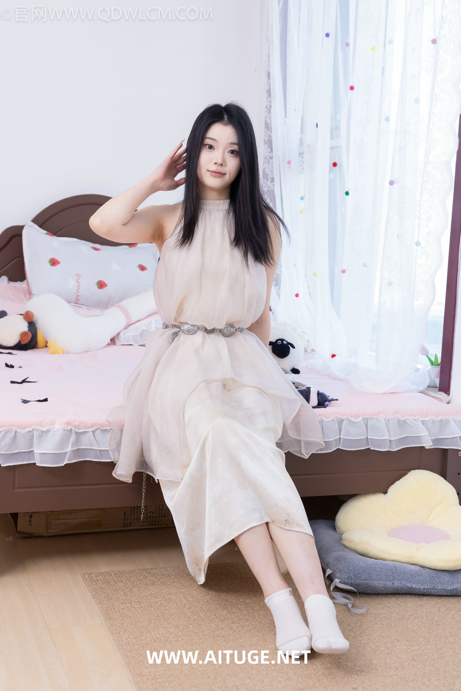 物恋传媒 No.2623 小暖-高跟鞋、白棉袜、裸足 [162P1V-3.90GB]