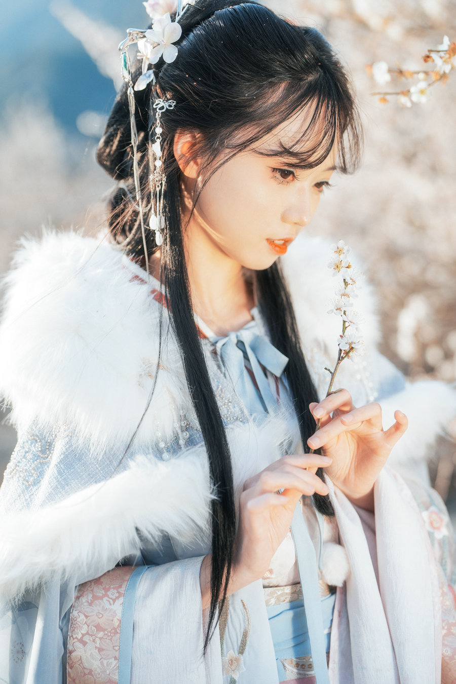 [YITUYU]艺图语 2025.09.14 梅花古风人像拍摄 南有陈喵喵~ [17P-279MB]