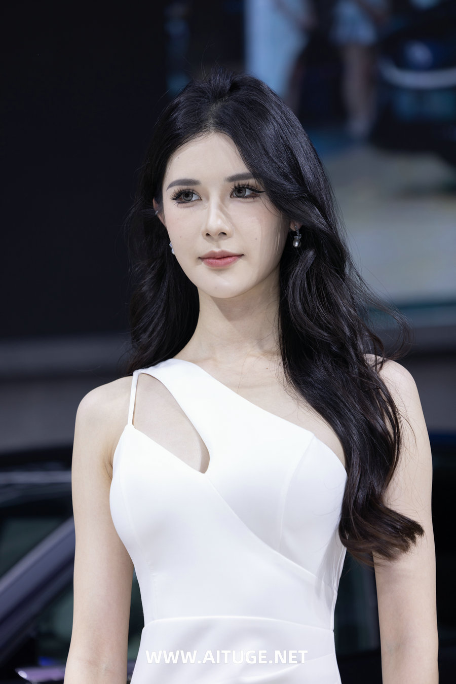 精选街拍视频 No.10078 桑桑crow白色开叉长裙 [130P-948MB]