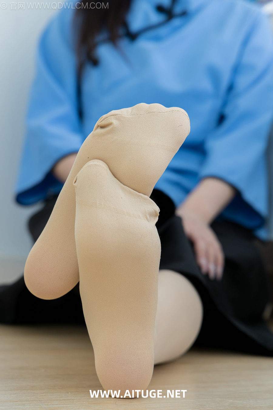 物恋传媒 No.2639 闪闪-板鞋、厚肉丝、民国风 [158P1V-3.89GB]