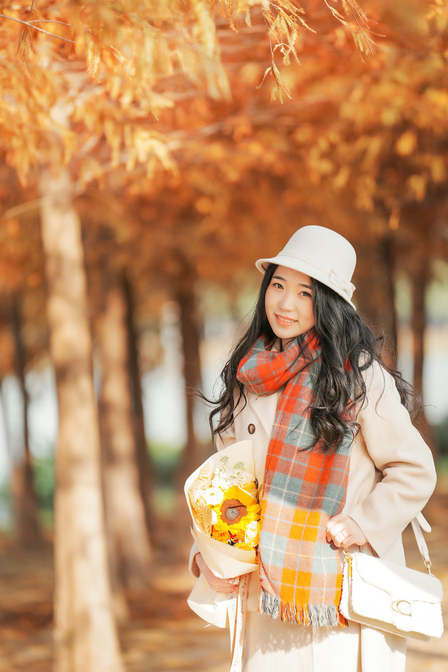 [YITUYU]艺图语 2025.09.20 秋季人像拍摄 陆琳 [15P-204MB]