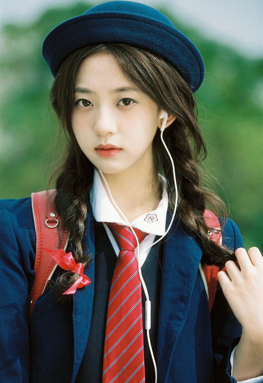 [YITUYU]艺图语 2025.09.20 夏日尾声 小杨 [12P-43MB]