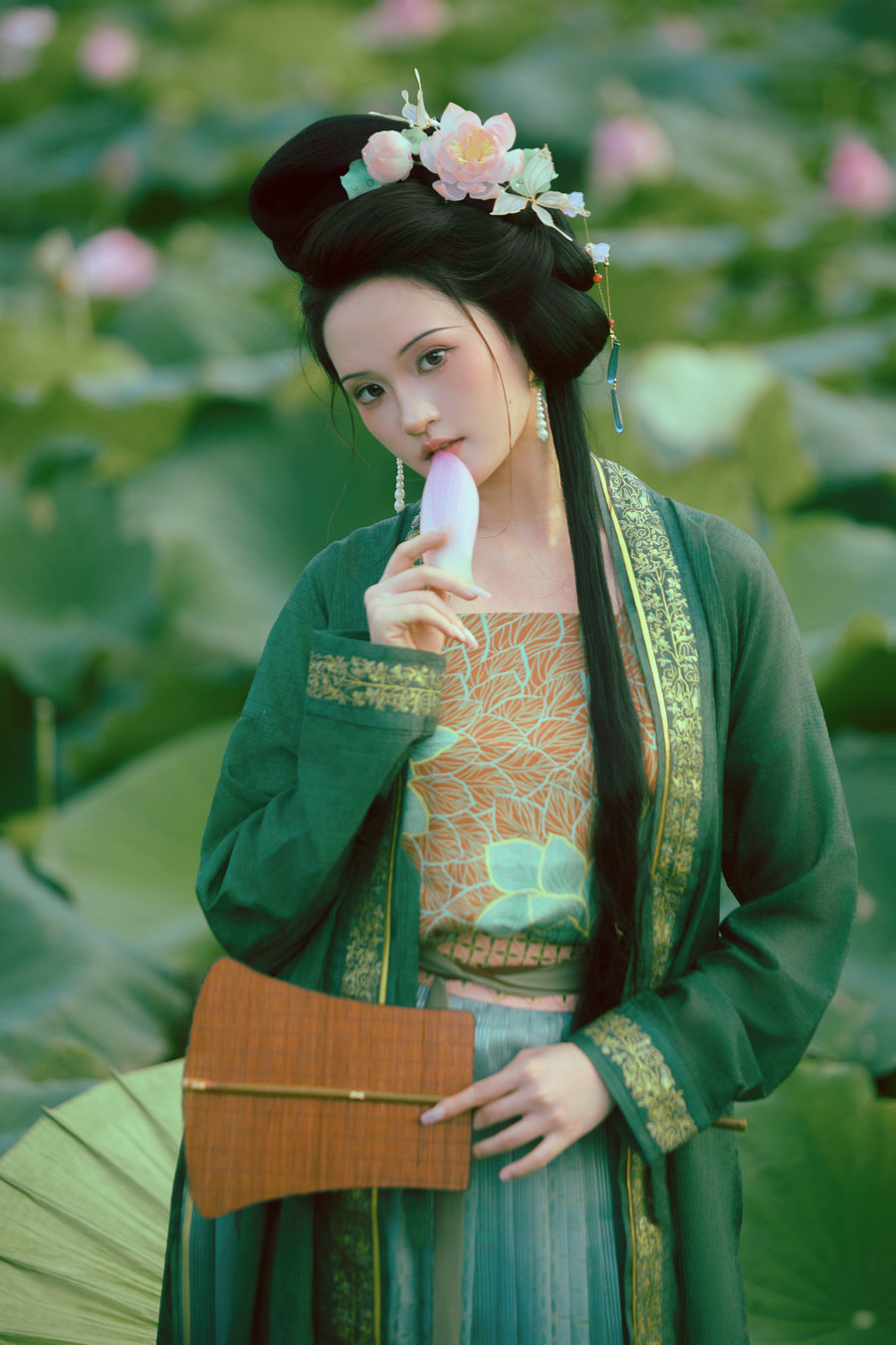 [YITUYU]艺图语 2025.09.21 误入藕花 胡南南噢 [45P-441MB]