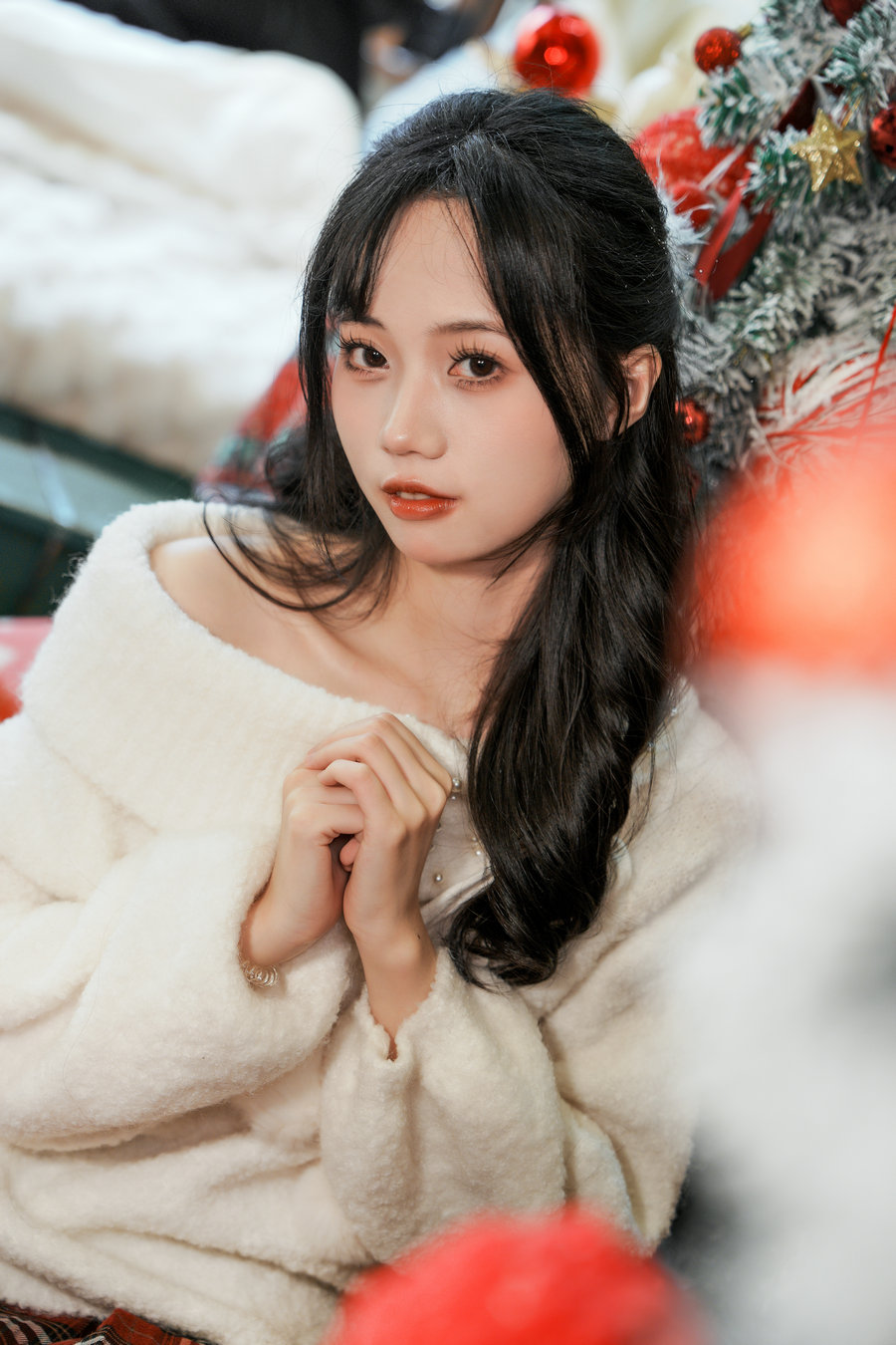 [YITUYU]艺图语 2025.09.22 圣诞人像拍照  南有陈喵喵~ [16P-156MB]