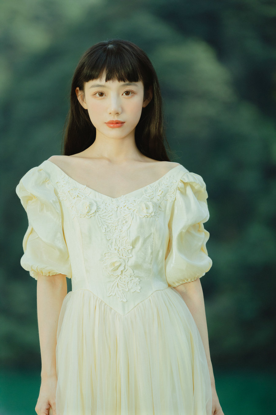 [YITUYU]艺图语 2025.09.24 阳光与裙角 佳玥 [32P-298MB]