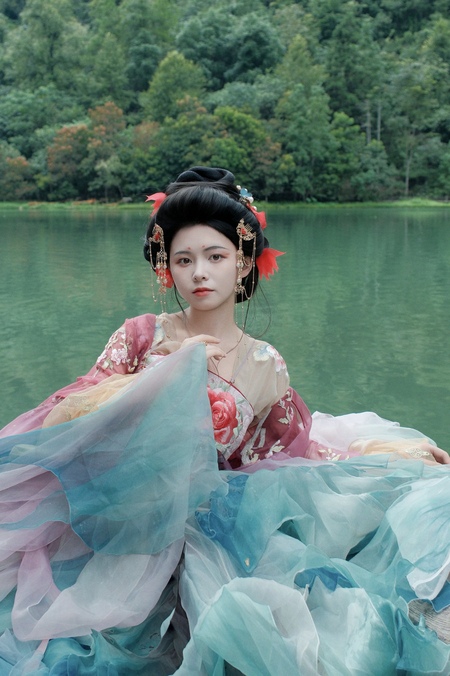 [YITUYU]艺图语 2025.09.25 倾城 一新 [27P-246MB]