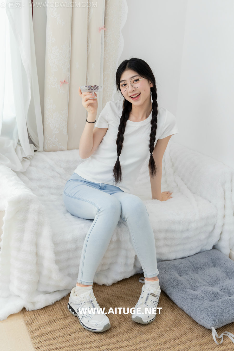 物恋传媒 No.2648 包包-运动鞋、白棉袜、裸足 [156P1V-3.79GB]