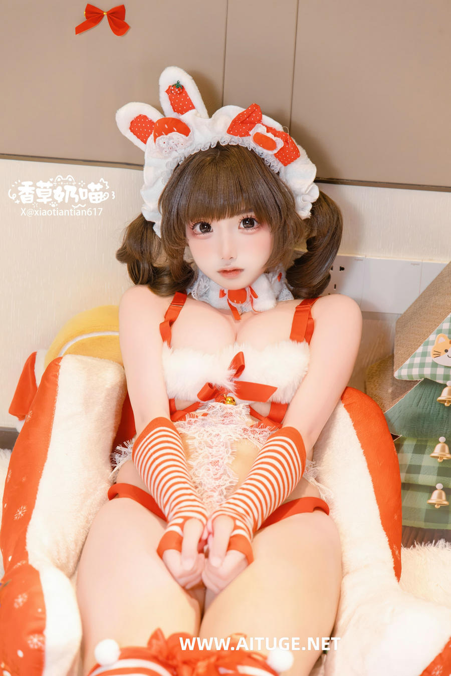 筱田甜 [香草奶喵] - 圣诞礼物 [135P25V-1.04GB]