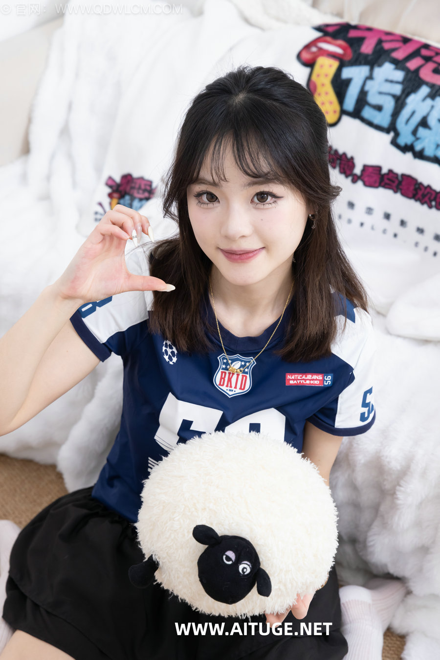 物恋传媒 No.2651 兔芽-帆布鞋、白色小腿棉袜、裸足 [172P1V-4.09GB]