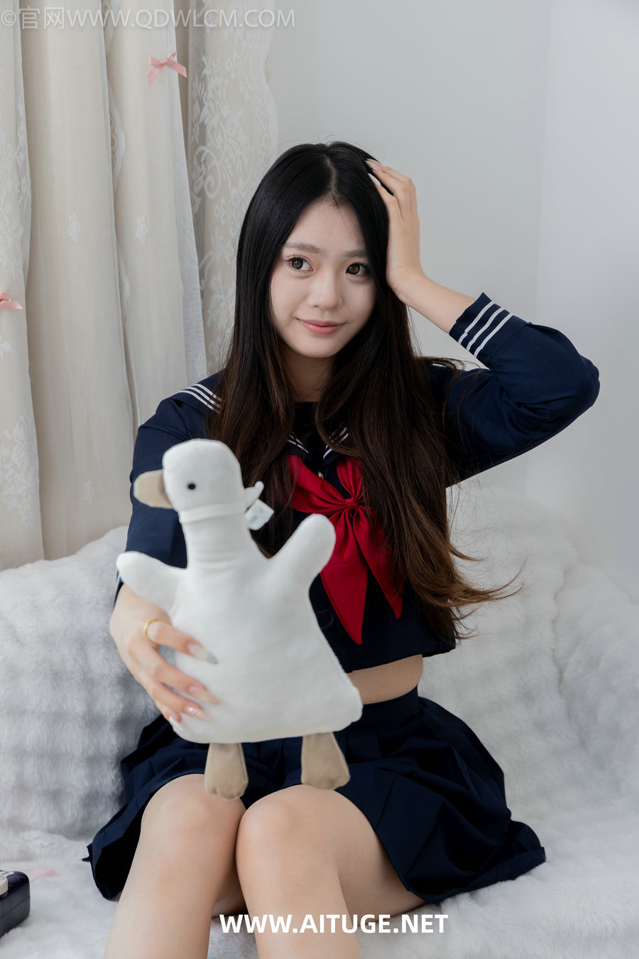 物恋传媒 No.2655 豆蔻-jk制服、板鞋、白棉袜、裸足 [157P1V-4.18GB]