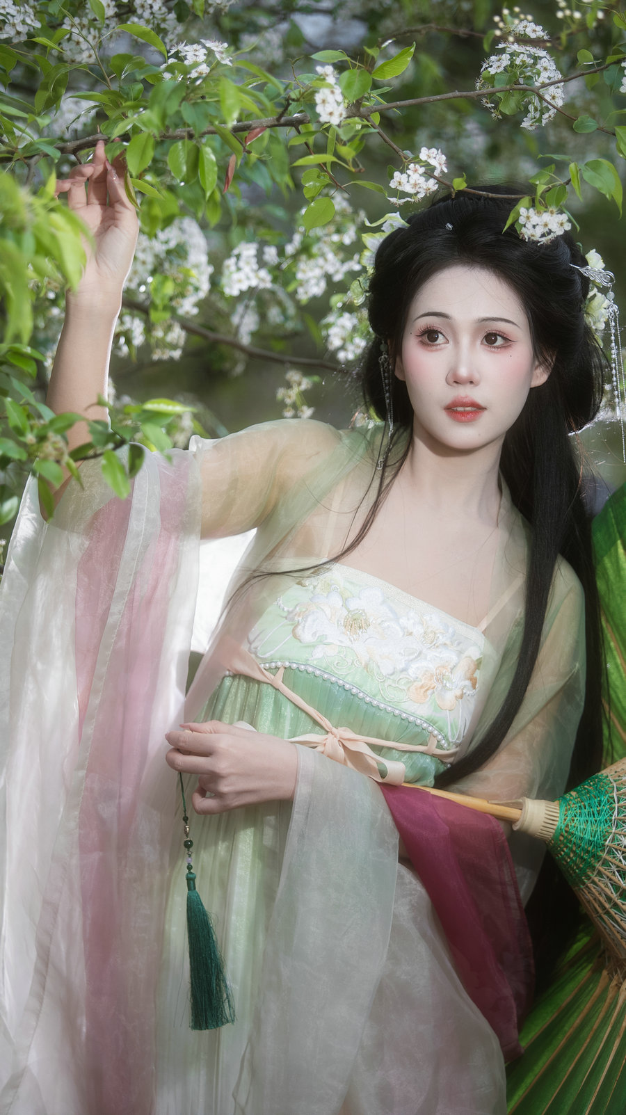 [YITUYU]艺图语 2025.09.30 海棠未雨， 梨花先雪 阿程程 [20P-164MB]