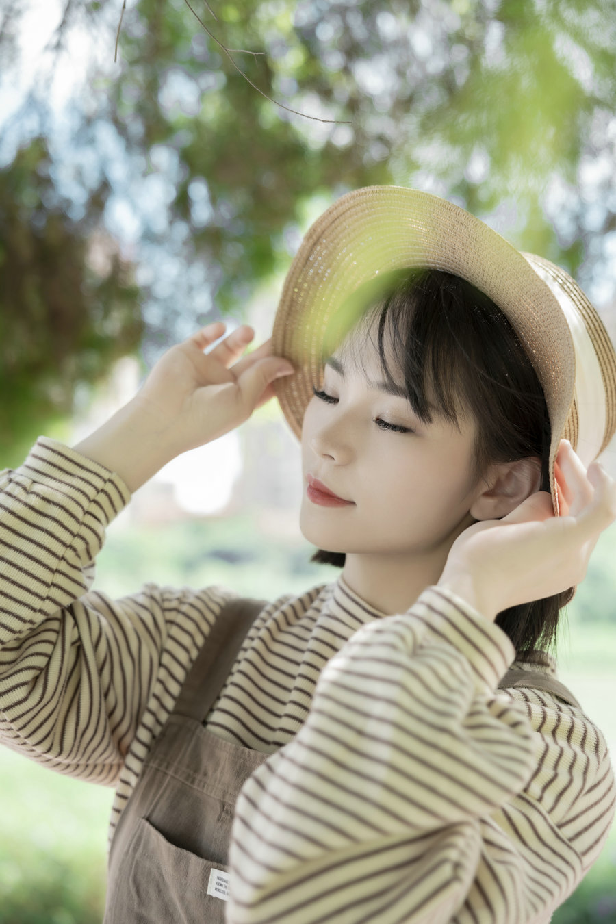 [YITUYU]艺图语 2025.10.10 秋天的治疗 雪华 [18P-142MB]