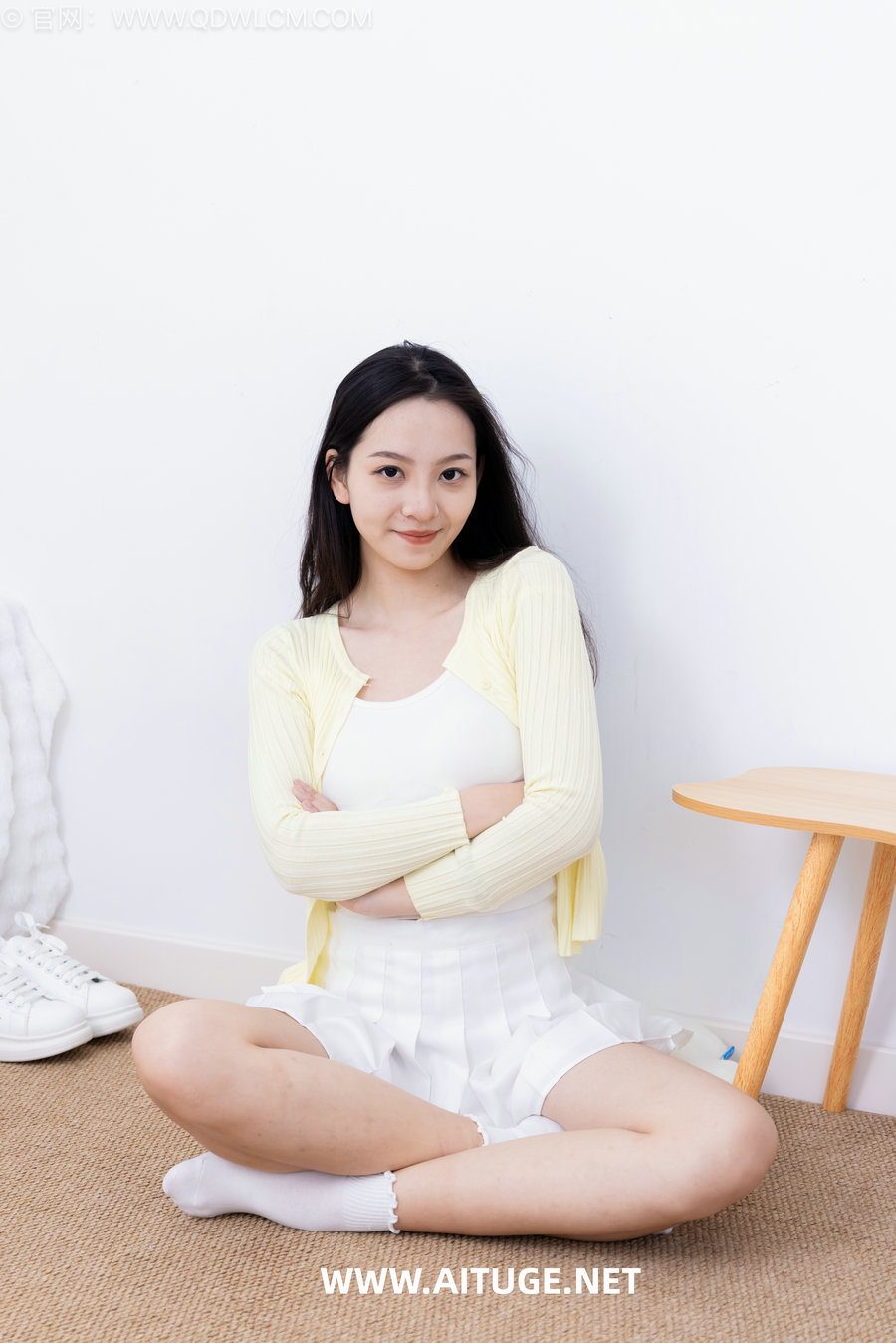 物恋传媒 No.2666 小泽-板鞋、纯白棉袜、裸足 [145P1V-3.04GB]