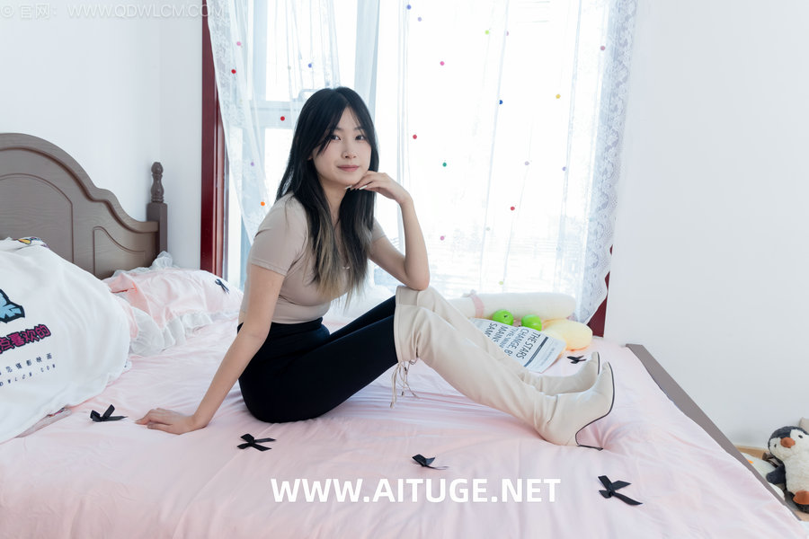 物恋传媒 No.2669 贝壳-高跟长靴、短白棉袜、裸足 [184P1V-4.34GB]