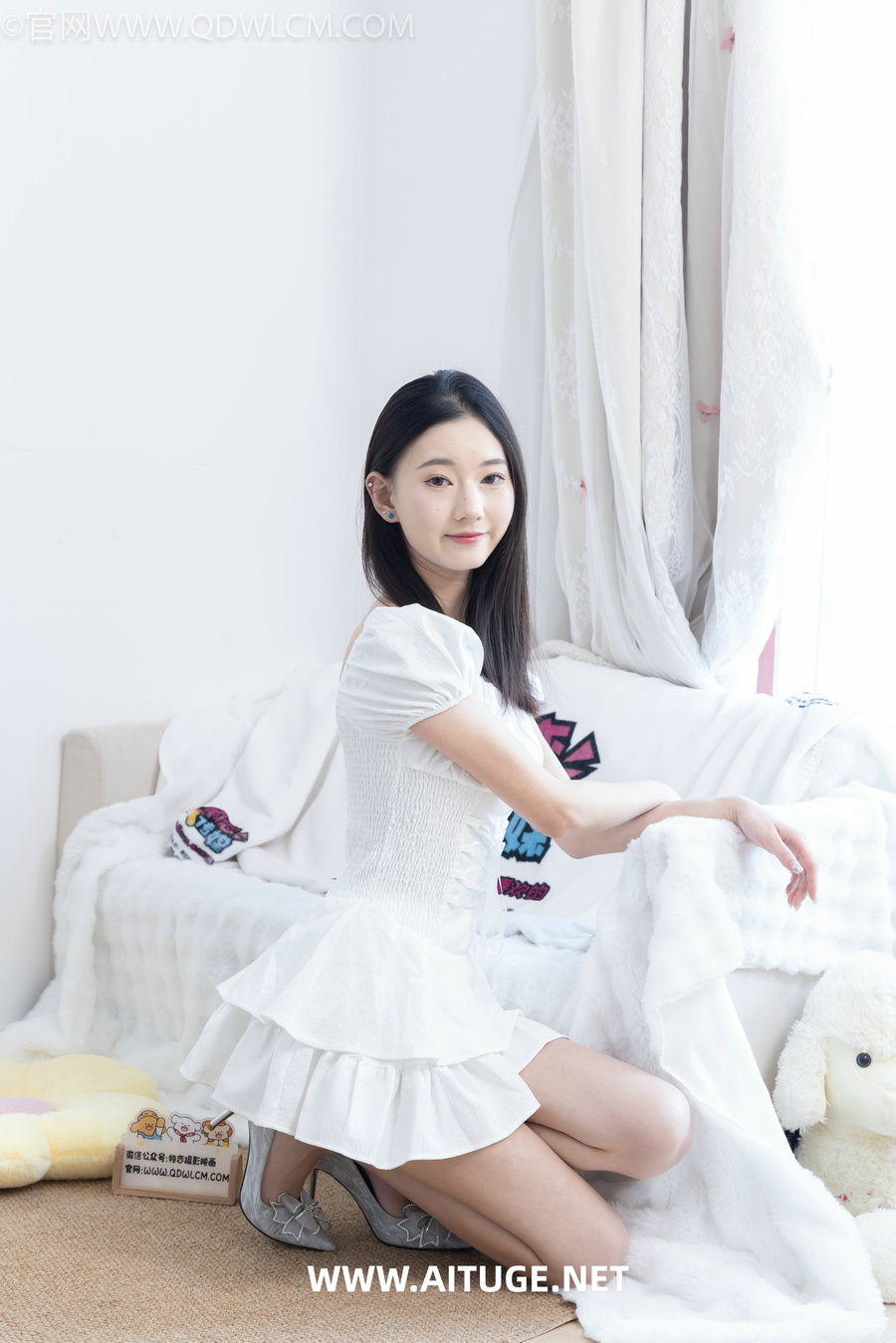 物恋传媒 No.2671 沉香-高跟鞋、白棉袜、裸足 [150P1V-4.25GB]