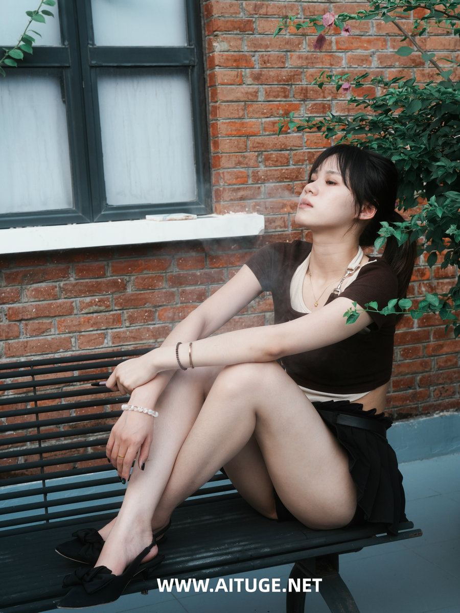 [YITUYU]艺图语 2025.10.19 极简咖啡 [19P-260MB]