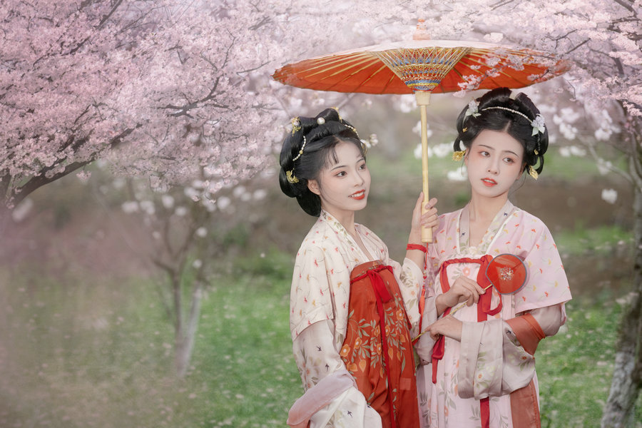 [YITUYU]艺图语 2025.10.19 一朝春雨落·十里春花开 遥七不卖鸡毛菜+佳妃 [9P-168MB] ...