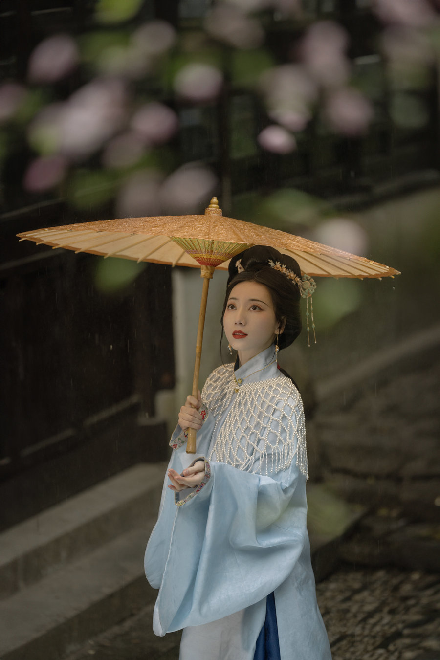 [YITUYU]艺图语 2025.10.20 海棠铺秀 徐浪浪走在马路上 [9P-261MB]