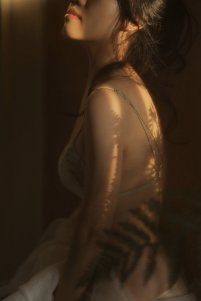 [YITUYU]艺图语 2025.10.15 捕捉光影 Quinnao巧阿 [9P-28MB]