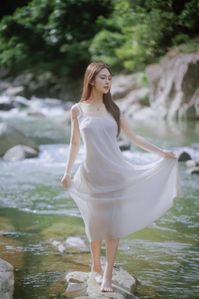 [YITUYU]艺图语 2025.07.28 黄裙逐溪・水花漫 颖儿YY [25P-0.98GB]