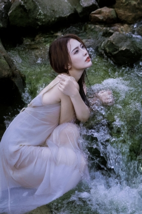 [YITUYU]艺图语 2025.08.10 巨石拥仙・溪自流 颖儿YY [32P-1.13GB]