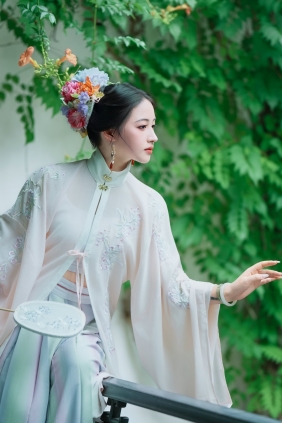 [YITUYU]艺图语 2025.07.28 园林古风 密密 [27P-569MB]