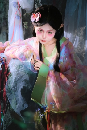 [YITUYU]艺图语 2025.10.10 兰花螳螂 玉彤 [23P-289MB]