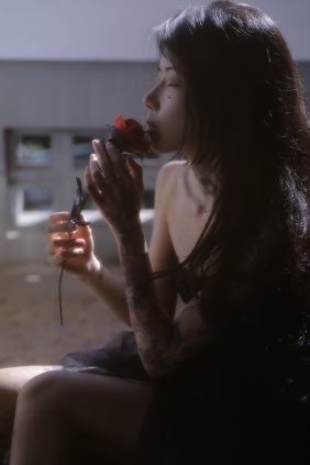 [YITUYU]艺图语 2025.08.20 暗夜玫瑰 枢木 [17P-62MB]