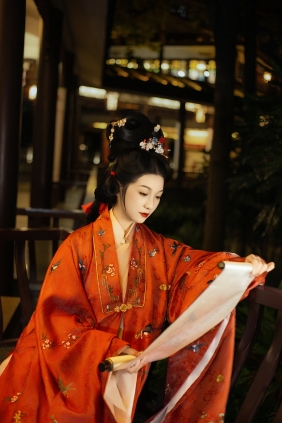 [YITUYU]艺图语 2025.07.26 思华年 李晓欣 [22P-404MB]