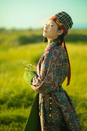 [YITUYU]艺图语 2025.09.29 辽阔的土地生不出狭隘的爱 [29P-436MB]