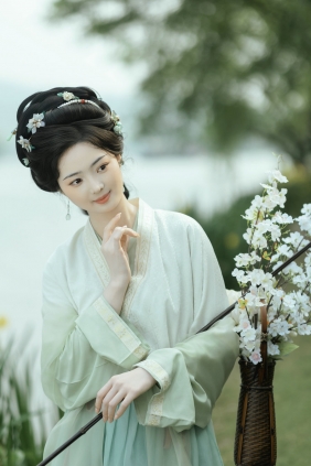 [YITUYU]艺图语 2025.06.30 担花人 观之月见 [47P-447MB]