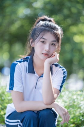 [YITUYU]艺图语 2025.09.19 蓝白校服里的青春图鉴 小鹿 [41P-529MB]