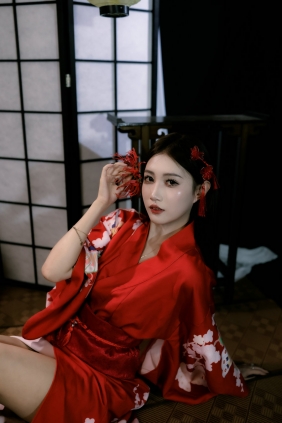 [YITUYU]艺图语 2025.07.22 绯色一壶 小甜 [17P-232MB]