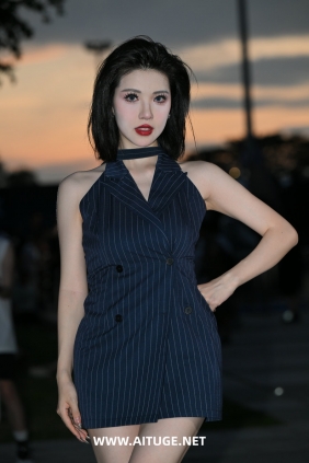 精选街拍视频 No.9653 气质条纹吊带裙 [101P-1.95GB]