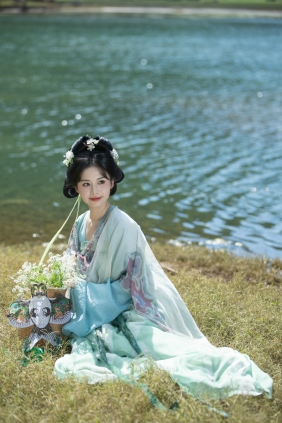 [YITUYU]艺图语 2025.07.23 春色 晓晴 [25P-261MB]