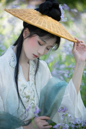 [YITUYU]艺图语 2025.06.19 荷锄烟陇 瓜瓜顶呱呱 [17P-133MB]