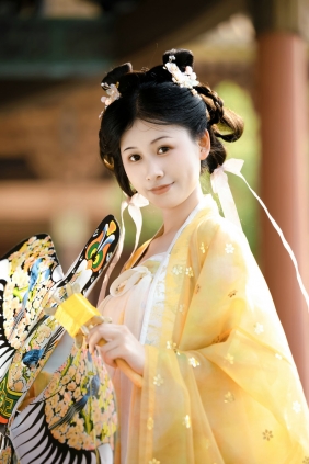 [YITUYU]艺图语 2025.09.15 春日里的唐韵欢歌 小y今天也很开心 [17P-176MB]