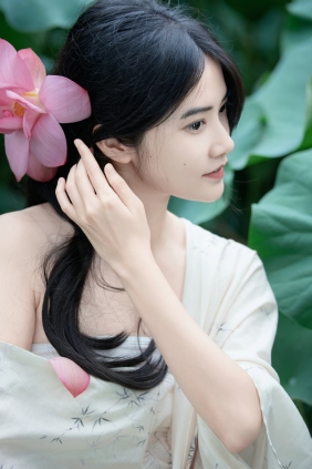 [YITUYU]艺图语 2025.10.20 夏荷之殇 Sandra [32P-579MB]