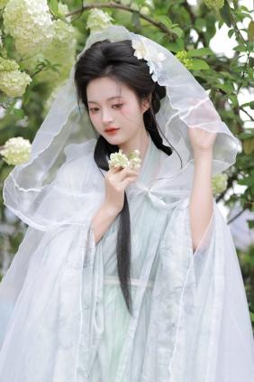 [YITUYU]艺图语 2025.07.30 中华木绣球 端端 [13P-82MB]