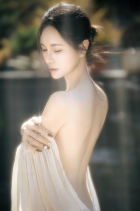 [YITUYU]艺图语 2025.04.07 池塘边兮兮的少女 莎莎 [14P-118MB]