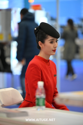 精选街拍视频 No.10058 中国红微厚黑丝空姐 [74P-1.46GB]