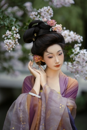 [YITUYU]艺图语 2025.08.30 庭前紫薇初作花 是小芥末w [15P-244MB]