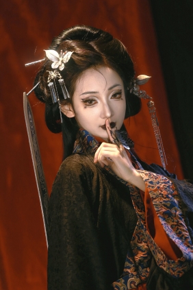 [YITUYU]艺图语 2025.06.07 恶女 荔小柴 [18P-173MB]