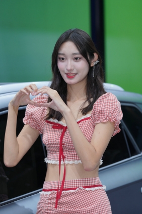 精选街拍视频 No.9639 青春甜美车模 [113P1V-1.78GB]