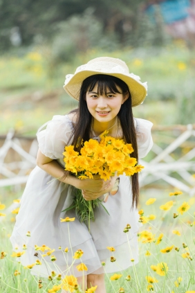 [YITUYU]艺图语 2025.08.04 夏天的小黄花 小废物 [22P-250MB]