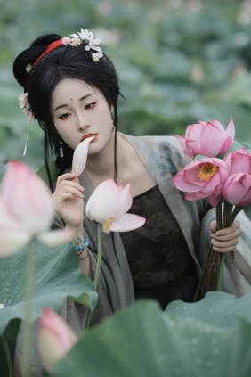 [YITUYU]艺图语 2025.08.04 雨中采荷 原地掉线去夜闹 [35P-315MB]