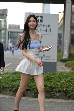 精选街拍视频 No.8546 白色百褶裙 [106P-2.08GB]
