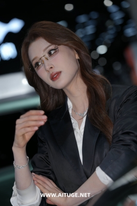 精选街拍视频 No.9735 西装外套女神美嘟 [119P-2.01GB]