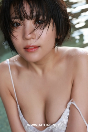 佐々木萌香 - 情熱の美尻クイーン [111P86MB]