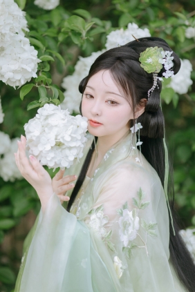 [YITUYU]艺图语 2025.06.07 邻家有女 荣小兔头 [18P-380MB]